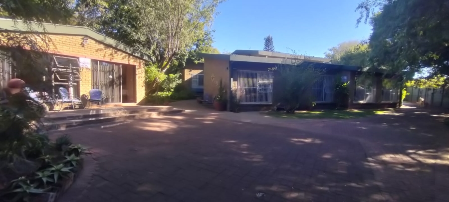 5 Bedroom Property for Sale in Langenhovenpark Free State